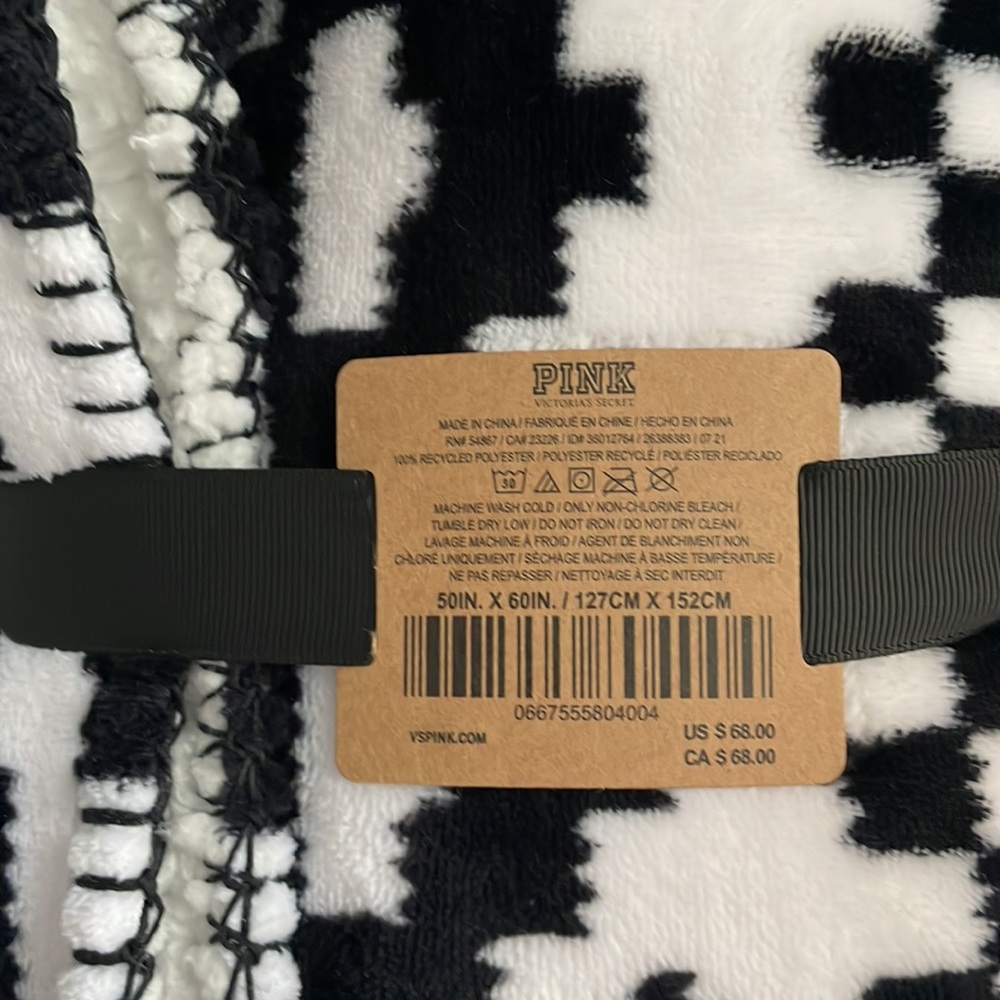 🆕✨ NEW- PINK. Blanket ✨🆕 - Picture 3 of 3